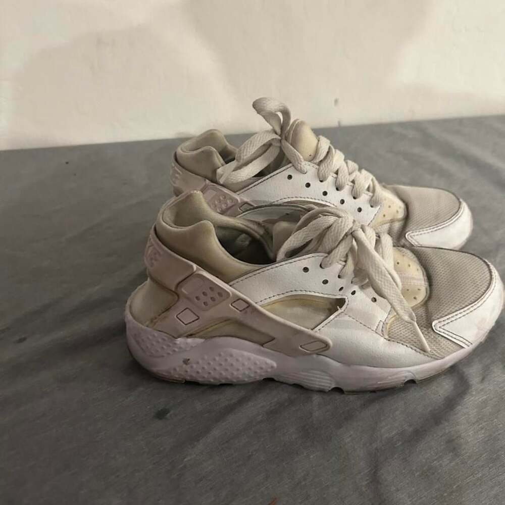 Nike Air Huarache Size 5Y White Lace Up Sneakers